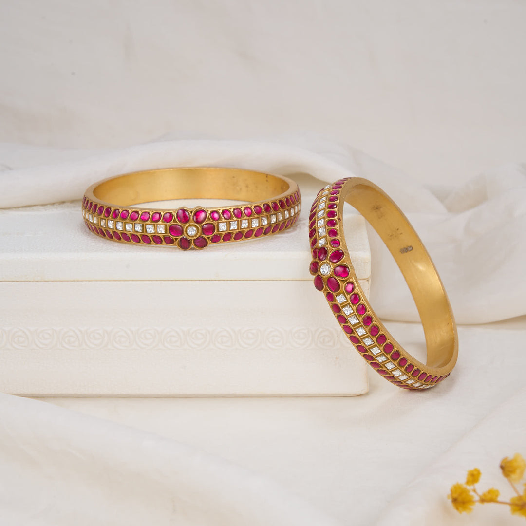 Yashmikaa Kundan Pair Bangle