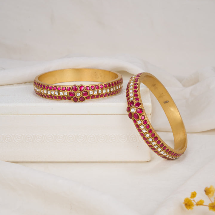 Yashmikaa Kundan Pair Bangle