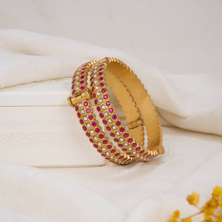 Nishitha Kundan Pair Bangle