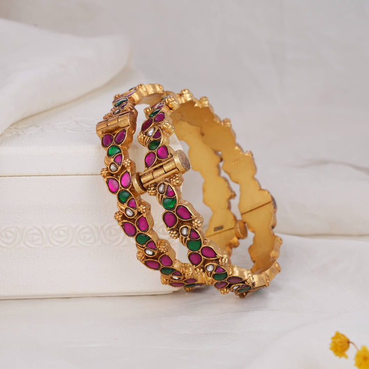 Dazzling Kundan Pair Bangle