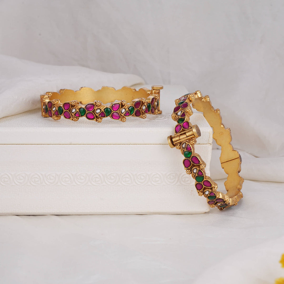 Dazzling Kundan Pair Bangle