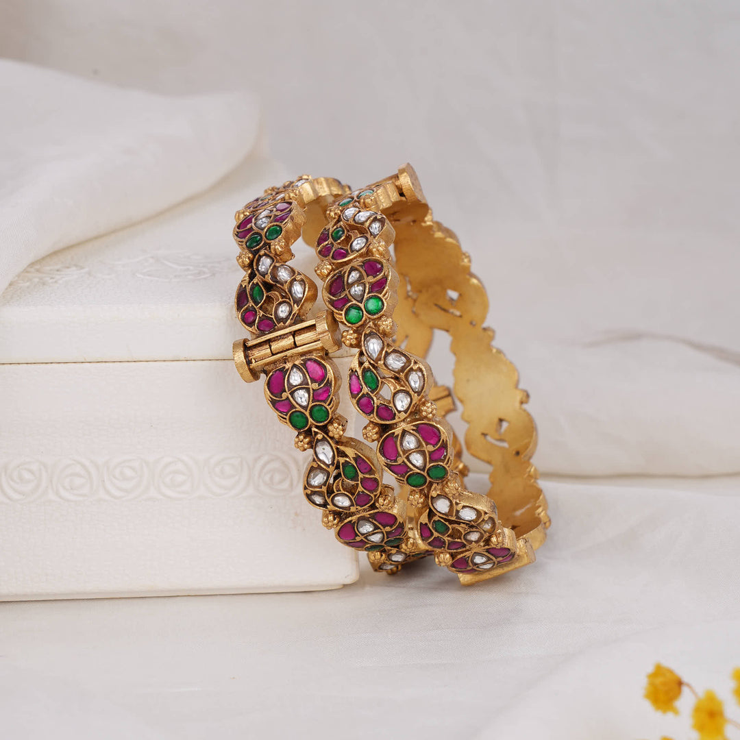 Grace Kundan Pair Bangle