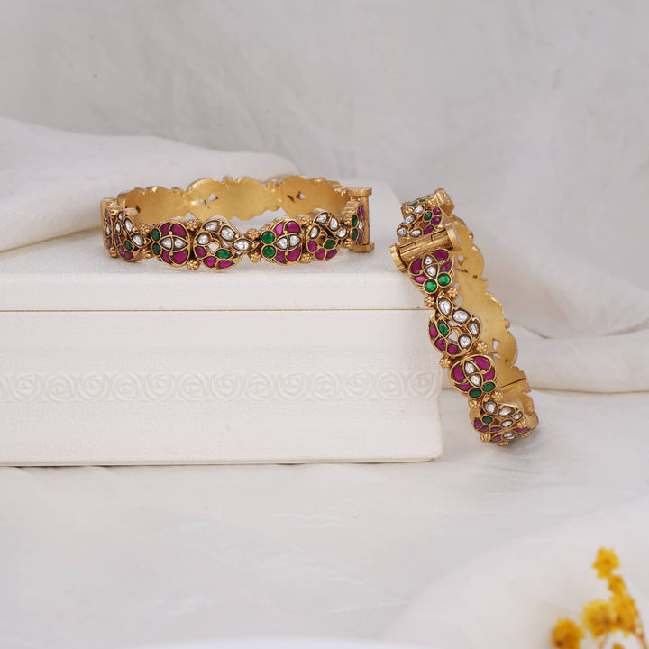 Grace Kundan Pair Bangle