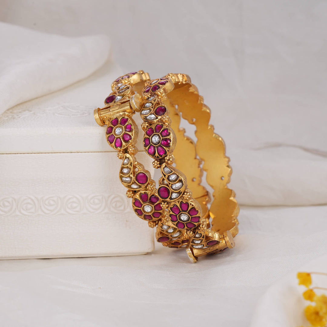 Vithikaa Kundan Pair Bangle