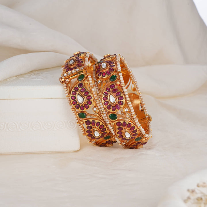 Stunning Kundan Pair Bangle