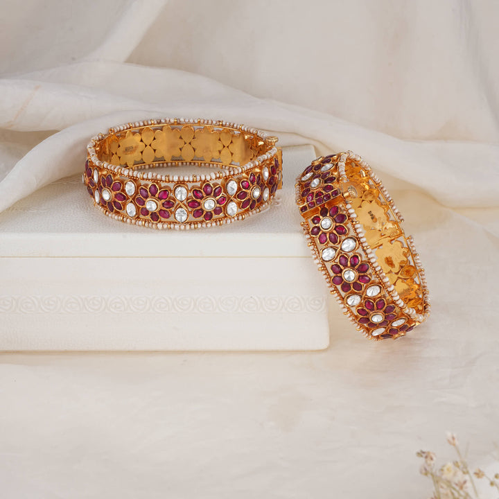 Vithishaa Kundan Pair Bangle