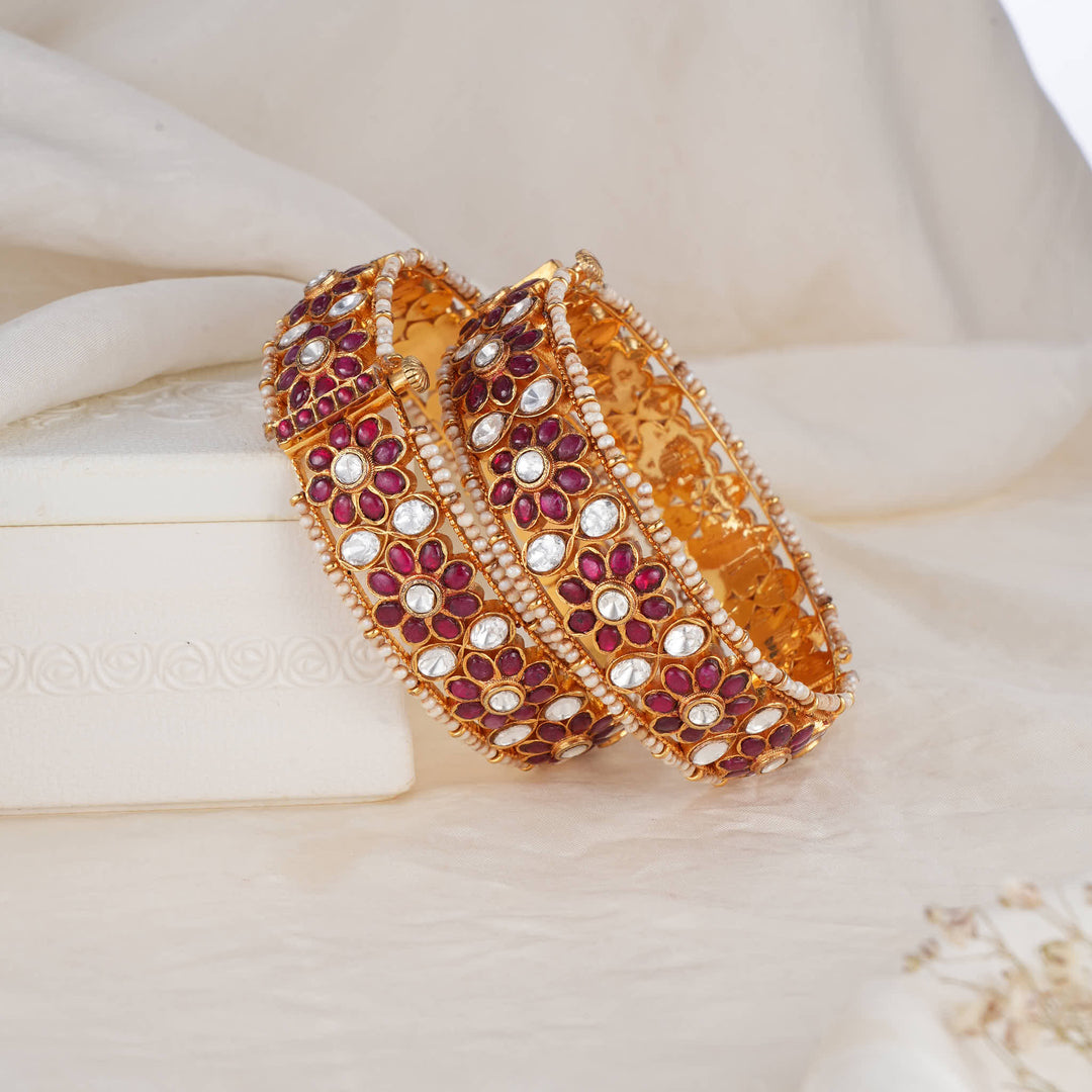 Vithishaa Kundan Pair Bangle