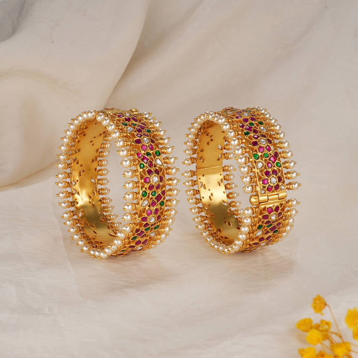 Vedhikaa Kundan Pair Bangle