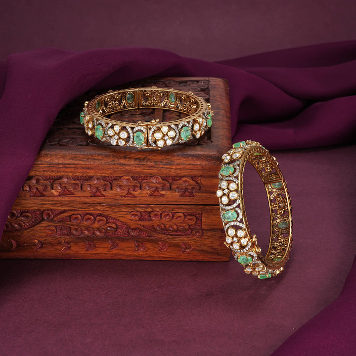 Classy Vintage Pair Bangles