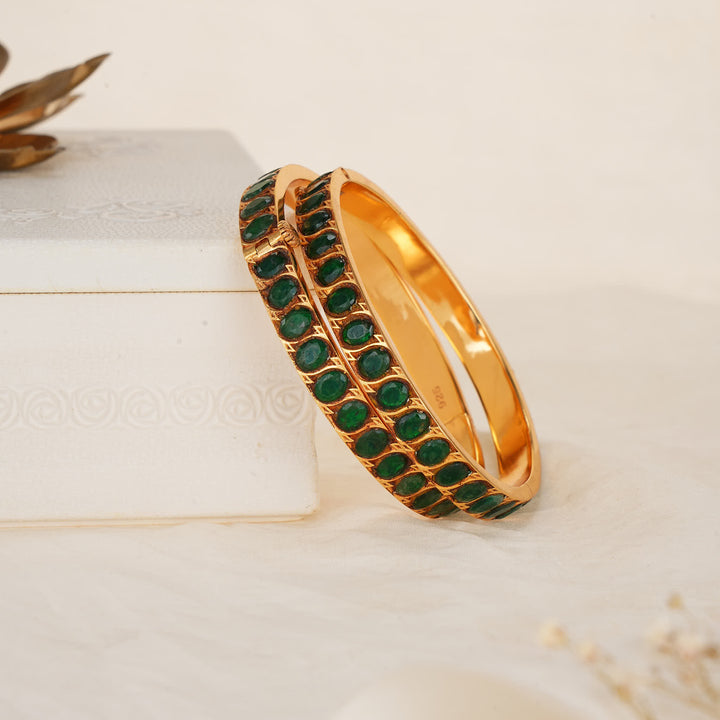 Pretty Kundan Pair Bangles