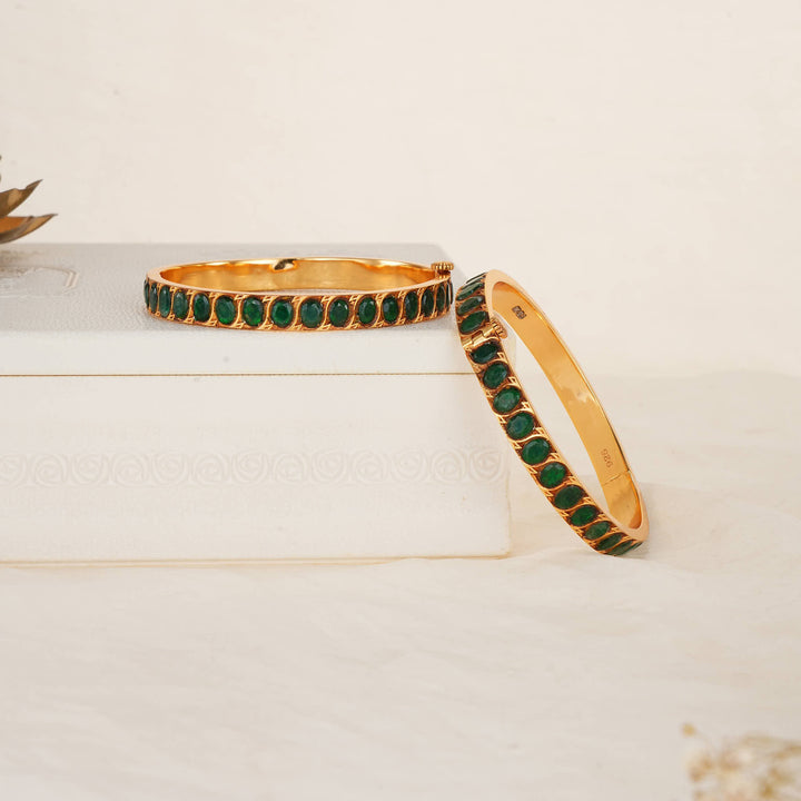Pretty Kundan Pair Bangles