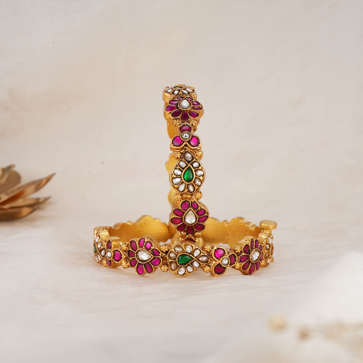 Blissful Kundan Pair Bangle