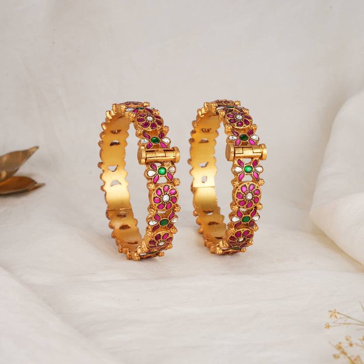 Anita Kundan Pair Bangles