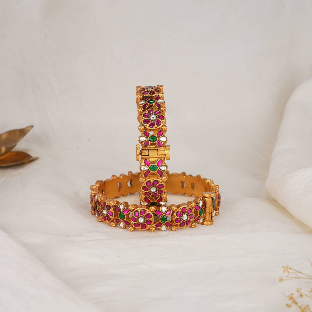 Anita Kundan Pair Bangles