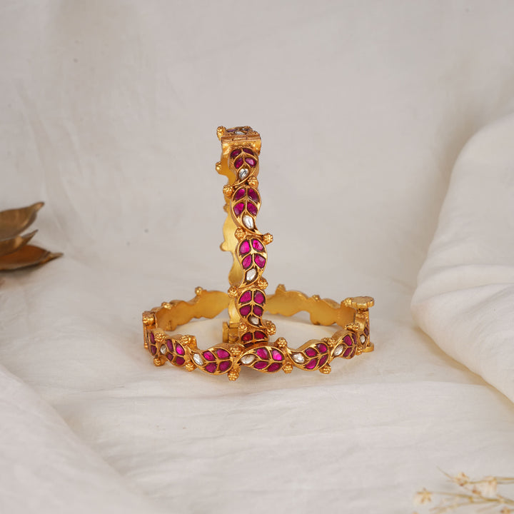 Pavisha Kundan Pair Bangles