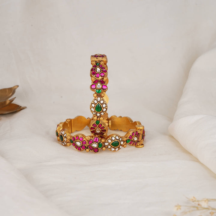 Vithusha Kundan Pair Bangles