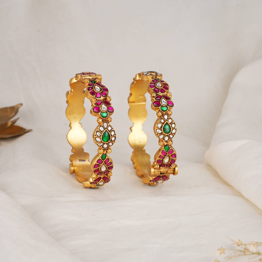 Vithusha Kundan Pair Bangles