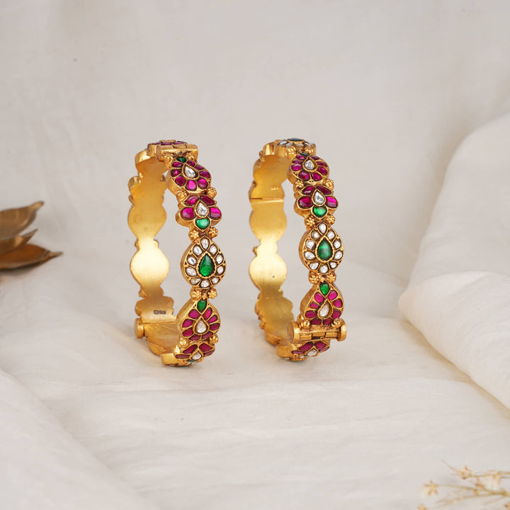 Vithusha Kundan Pair Bangles