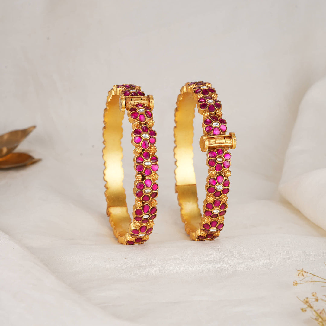 Ankitha Kundan Pair Bangles