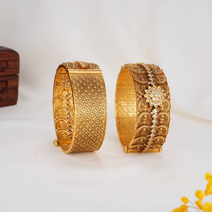 Traditional 3D Spl Pair Bangle