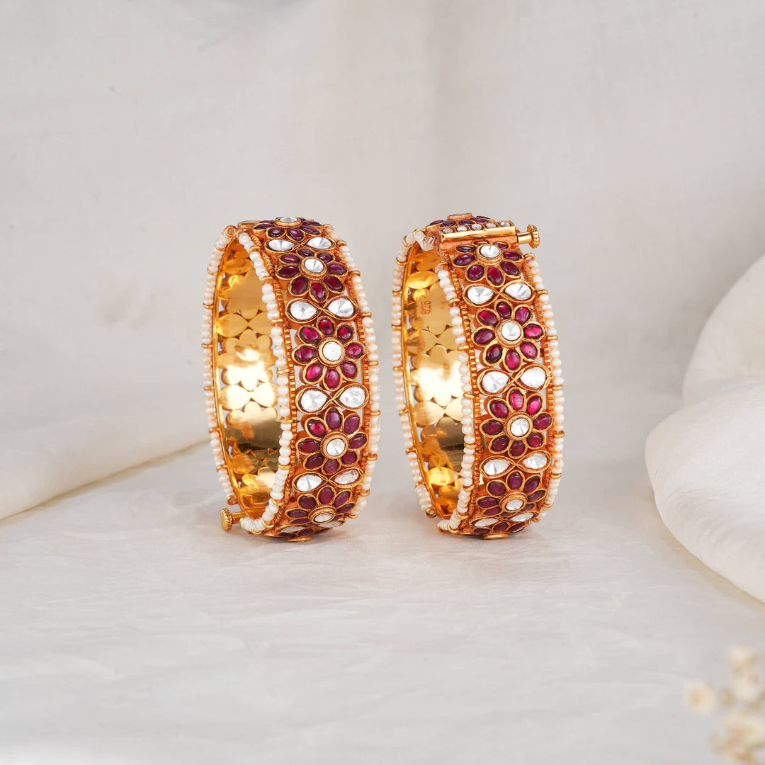 Dazzle Kundan Pair Bangles