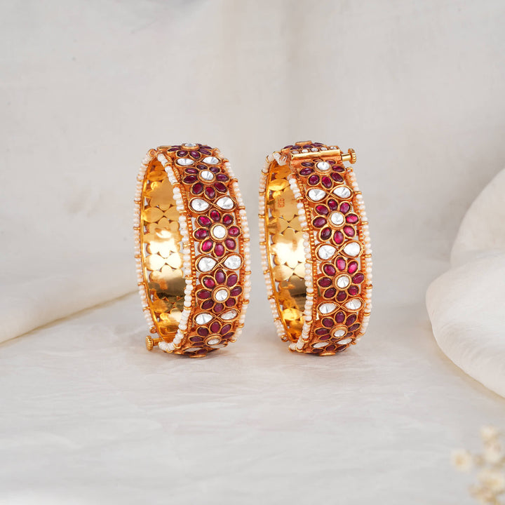 Dazzle Kundan Pair Bangles