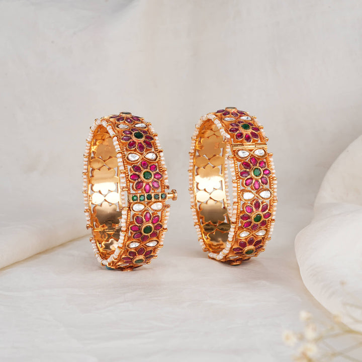 Nivetha Kundan Pair Bangles