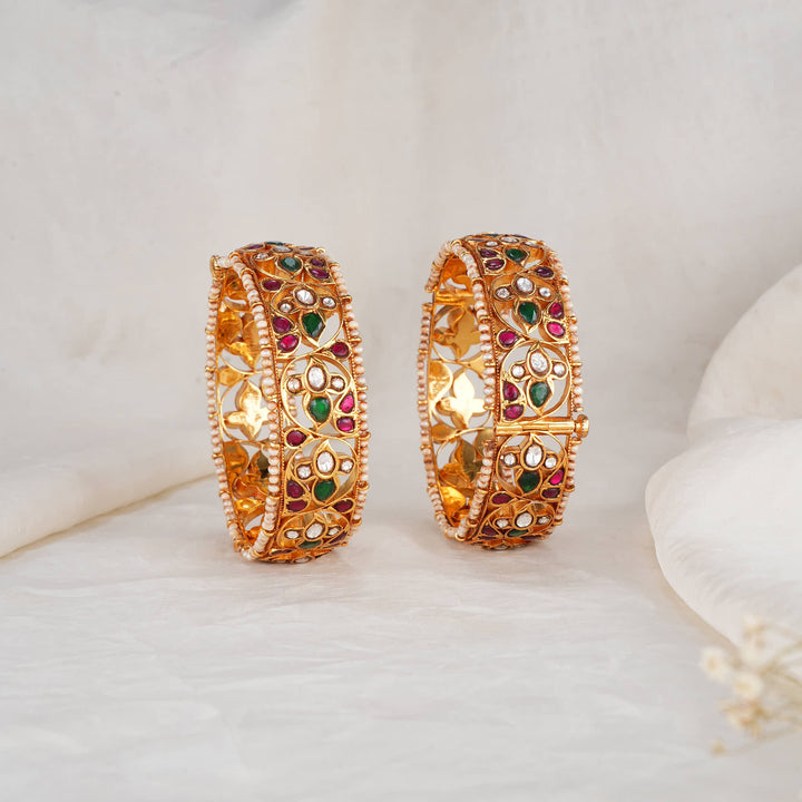 Beautifully crafted Kundan Pair Bangles