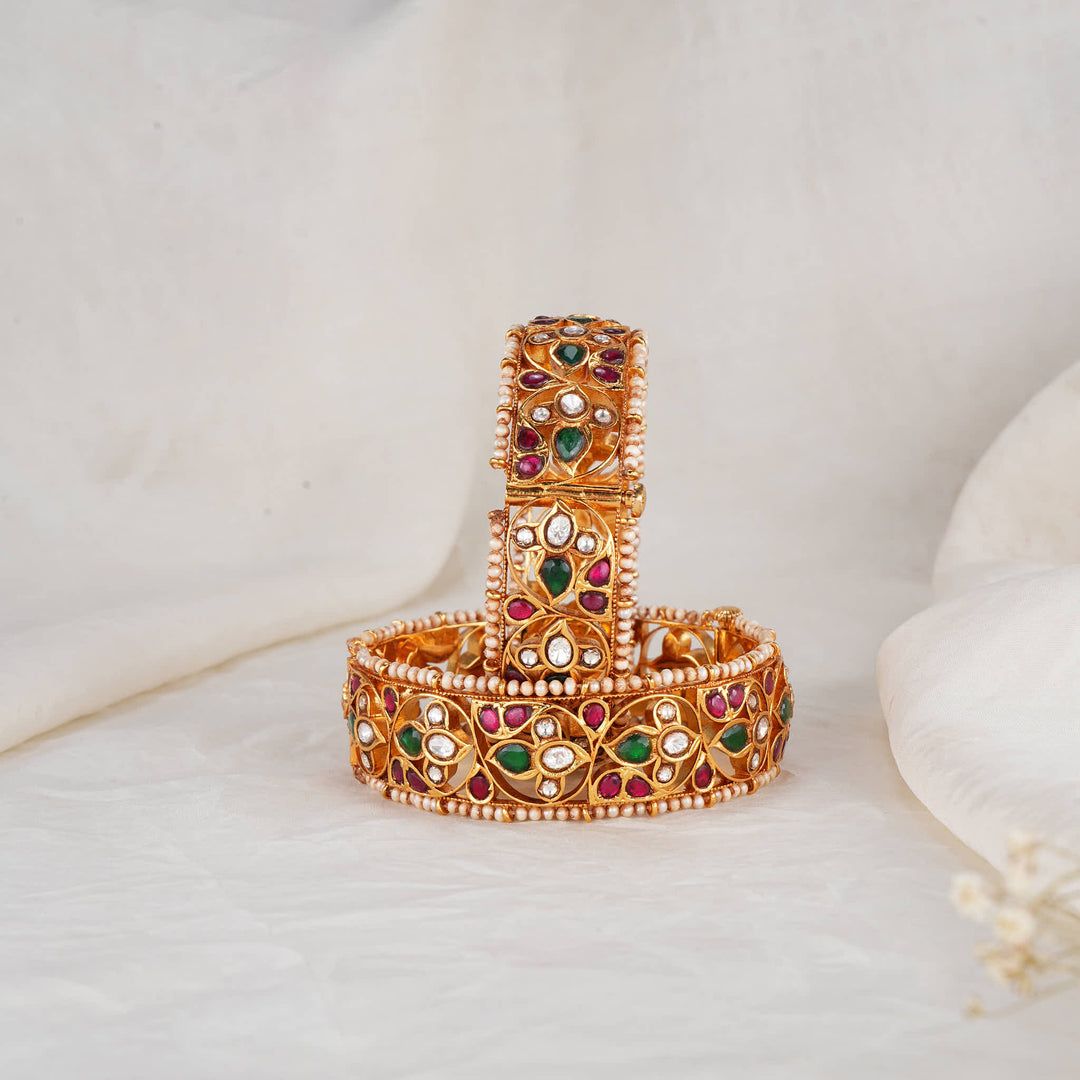 Beautifully crafted Kundan Pair Bangles