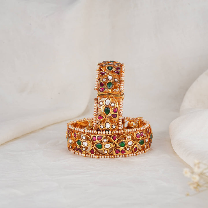 Beautifully crafted Kundan Pair Bangles