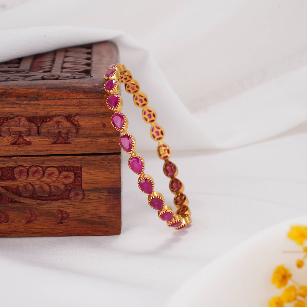 Effortlessly Wearable Stone Single Bangle
