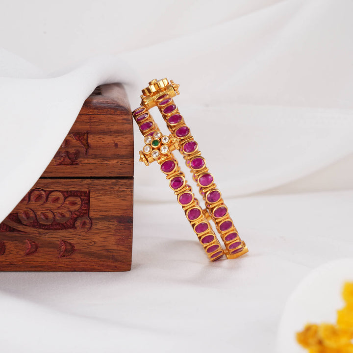 Garceful Stone Pair Bangles