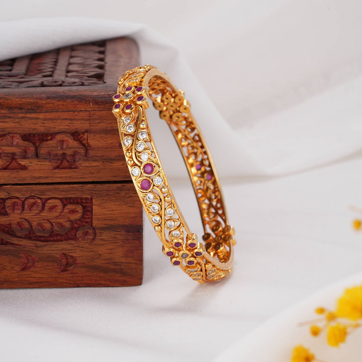 Avrinthaa Stone Single Bangle
