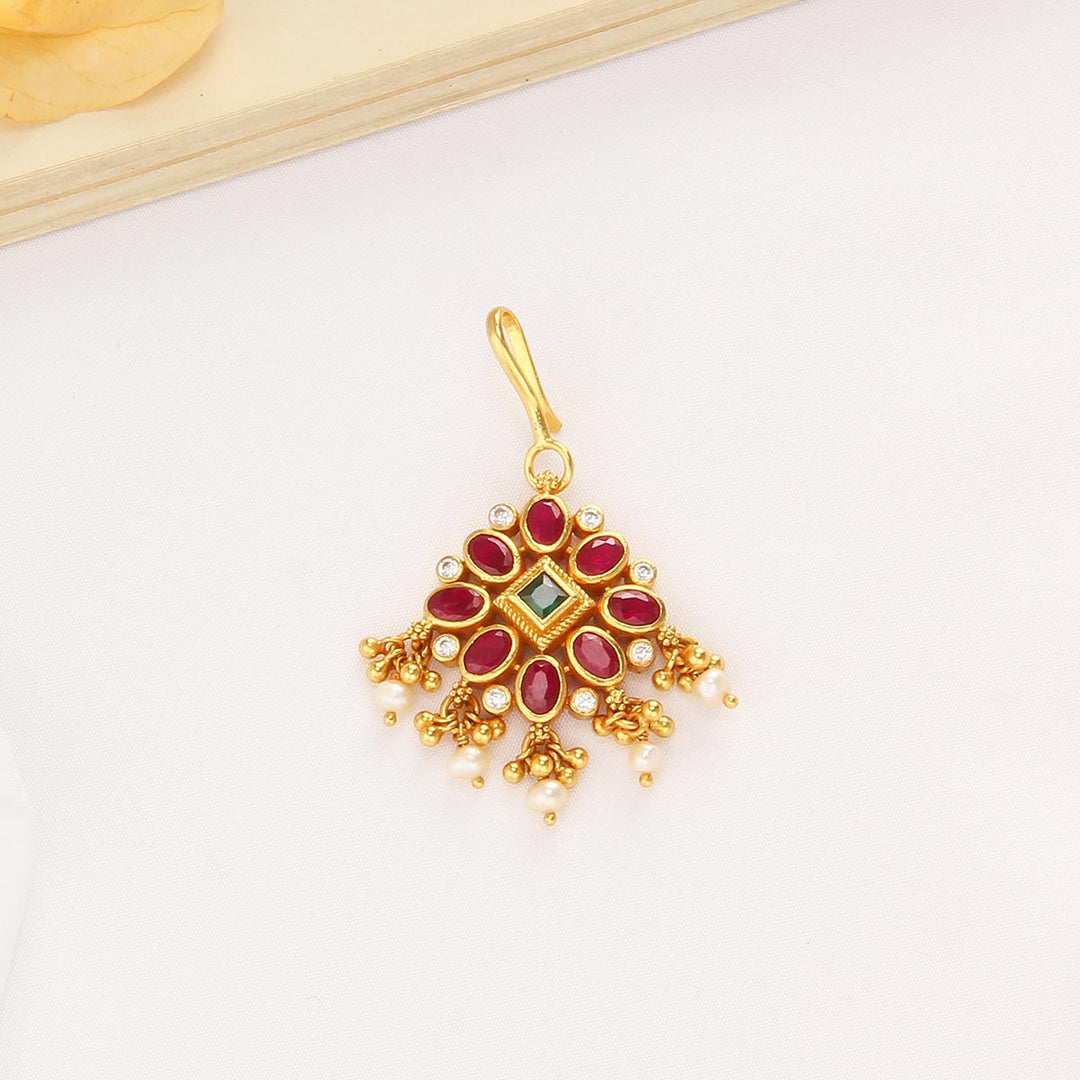 Liyana Stone Maangtikka