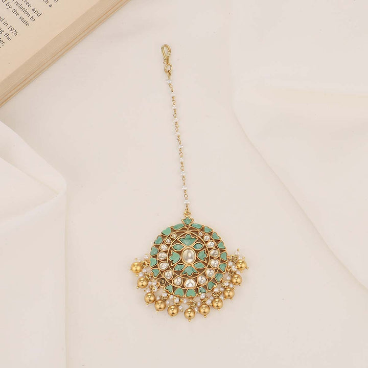 Unique Kundan Maangtikka