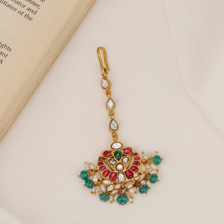 Aazia Kundan Maangtikka