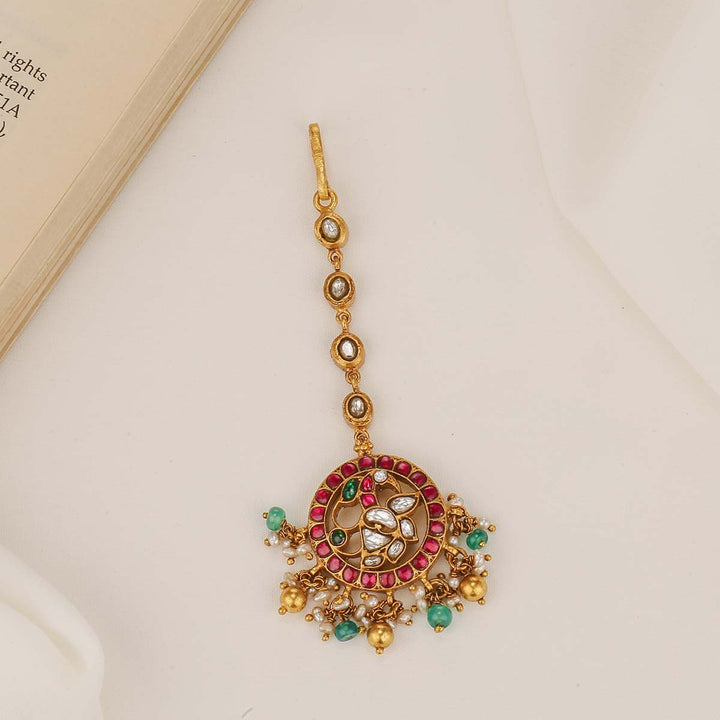 Karunisha Kundan Maangtikka