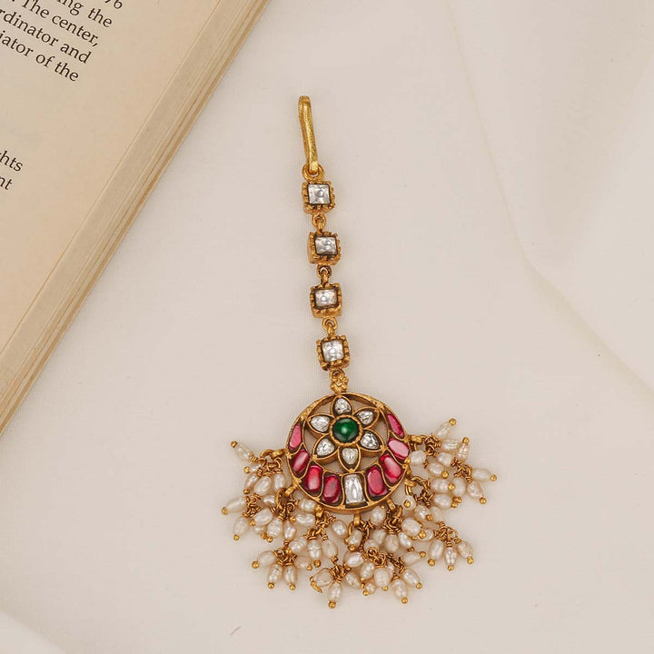 Vithusha Kundan Maangtikka