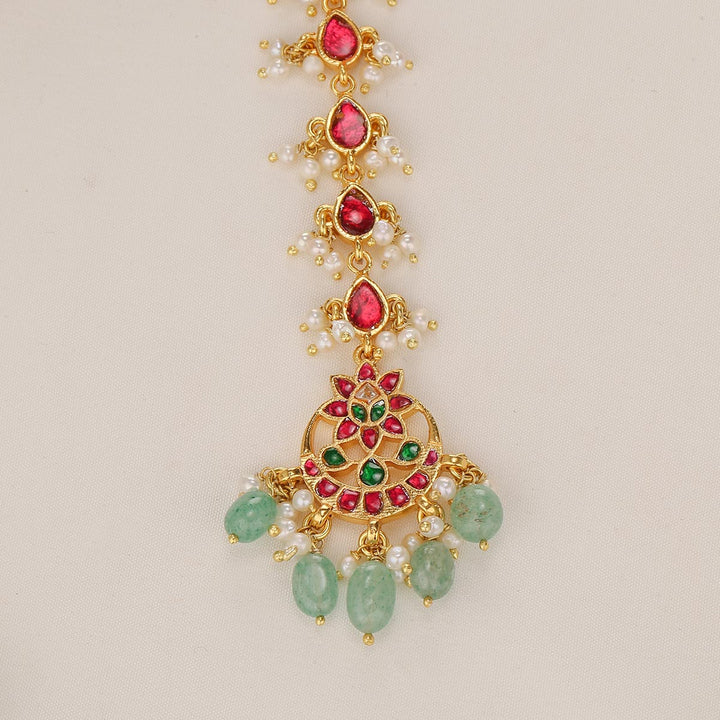 Priyanka Kundan Maangtikka