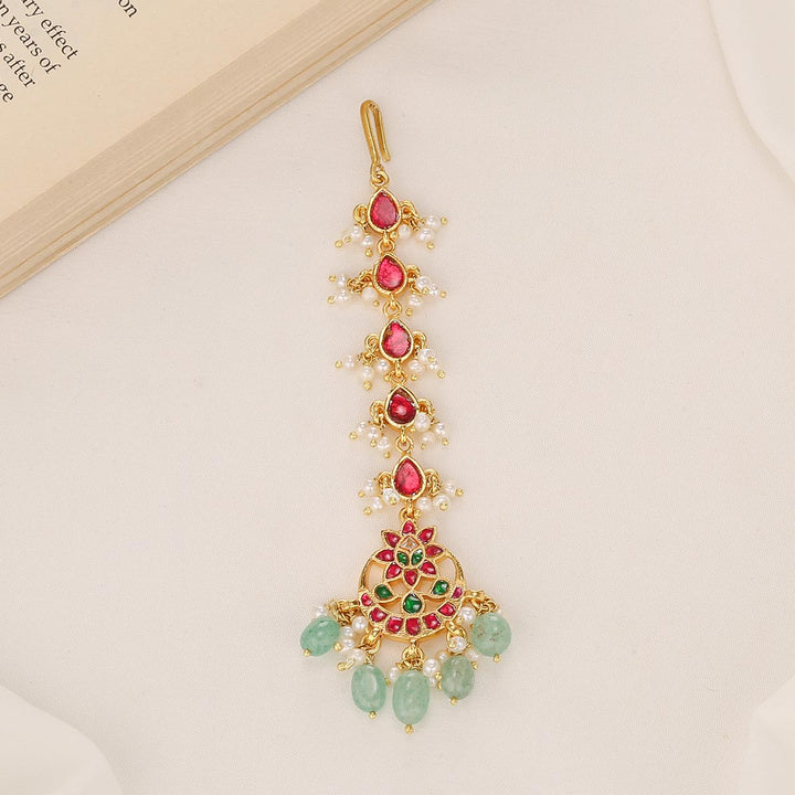 Priyanka Kundan Maangtikka