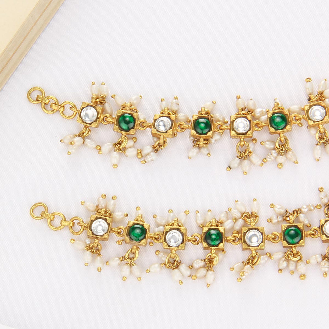 Enticing Kundan Maatal