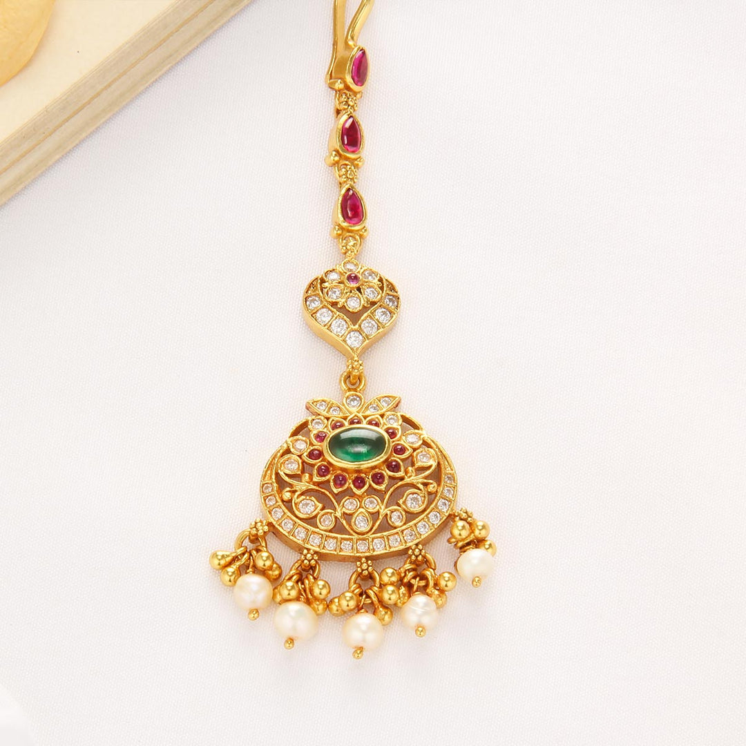 Yuvika Stone Maangtikka