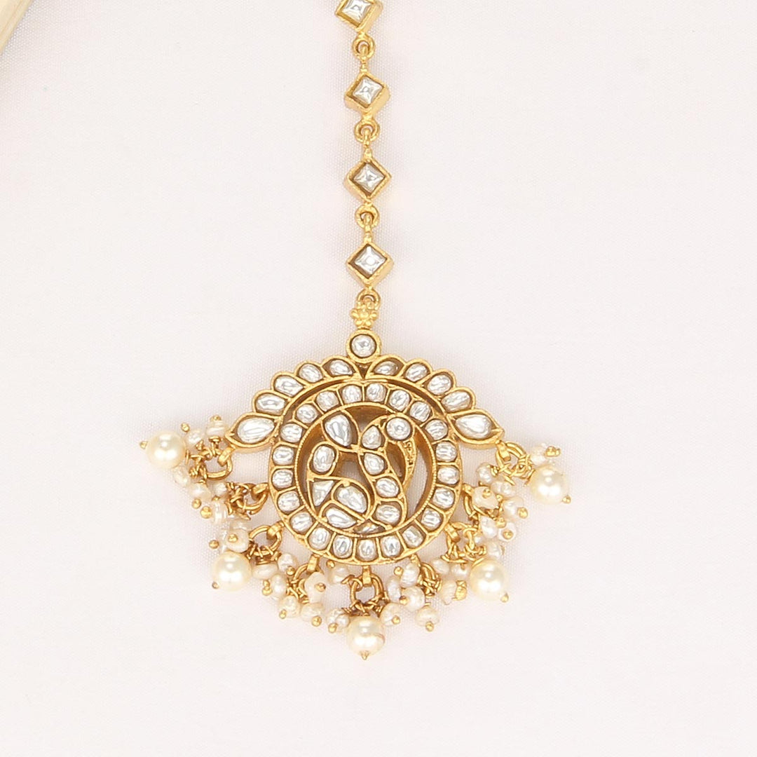 White Charm Kundan Maangtikka