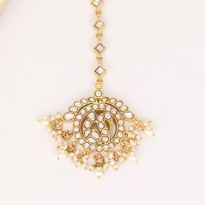 White Charm Kundan Maangtikka