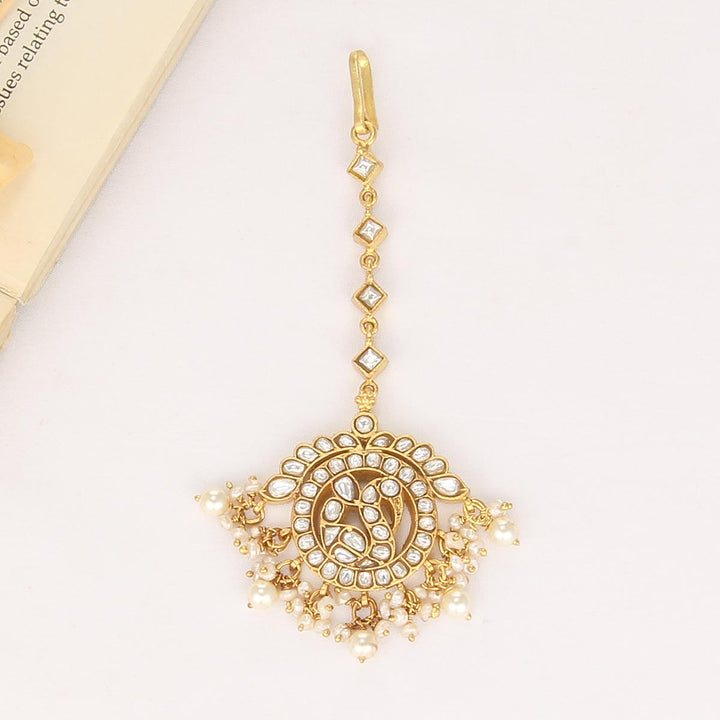 White Charm Kundan Maangtikka