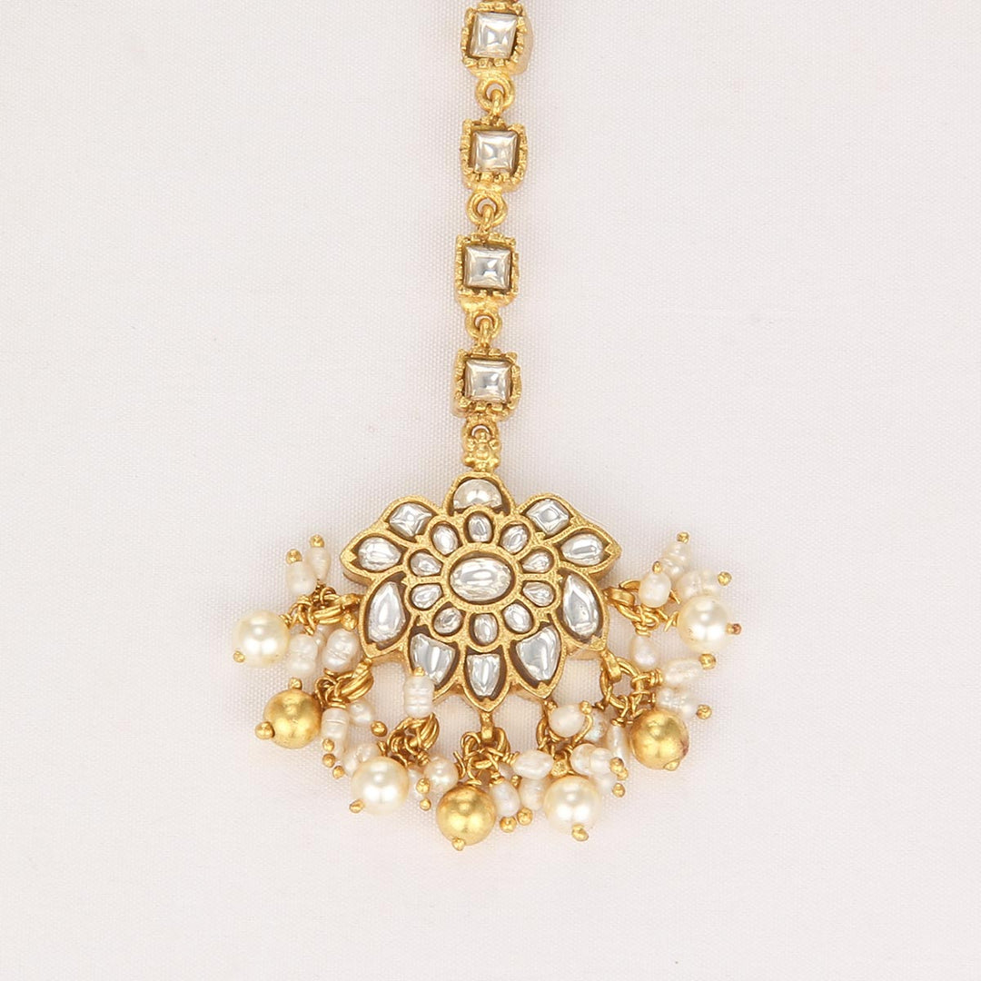 Dhanisha Kundan Maangtikka