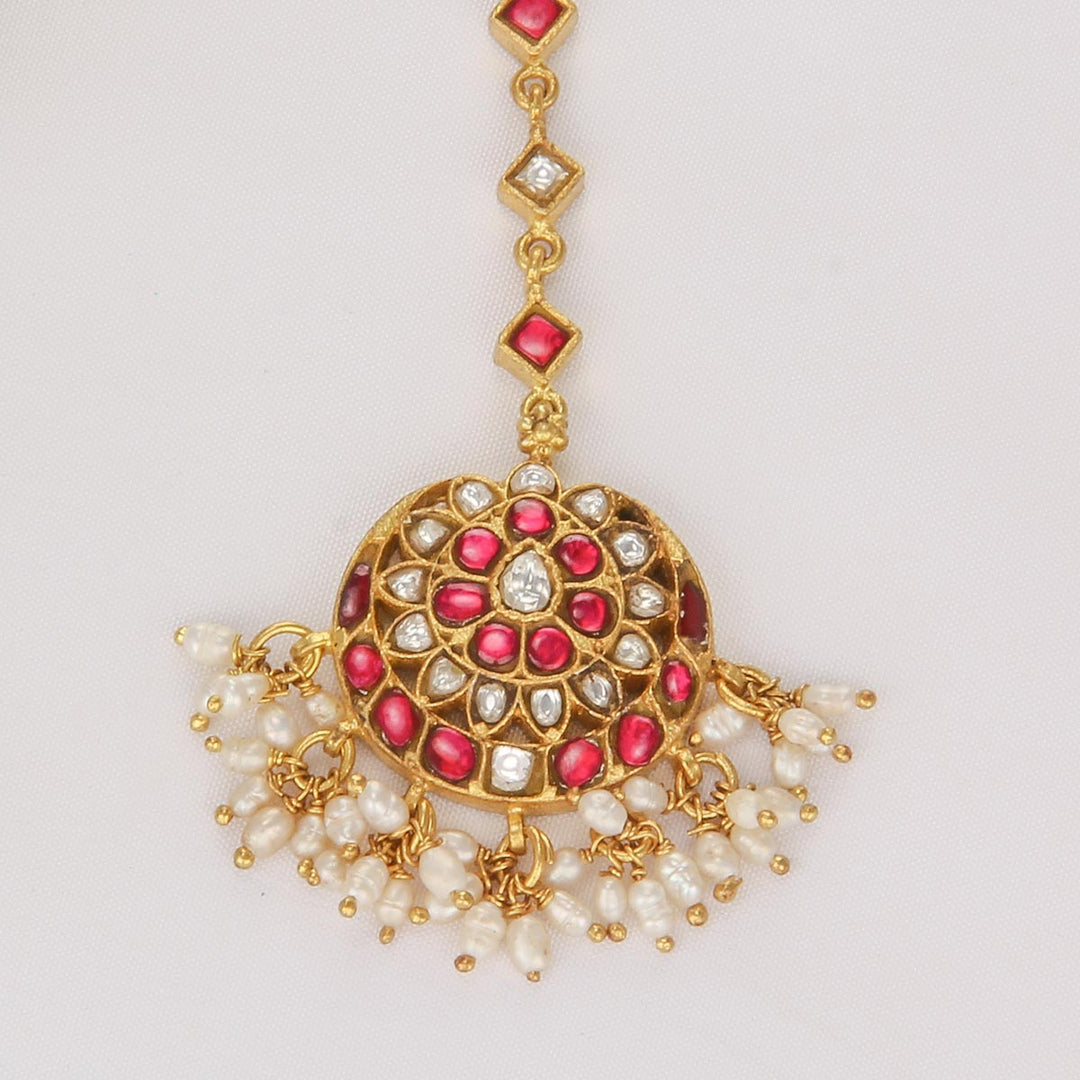 Pranishtha Kundan Maangtikka