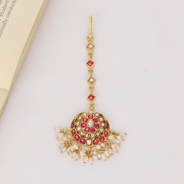 Pranishtha Kundan Maangtikka