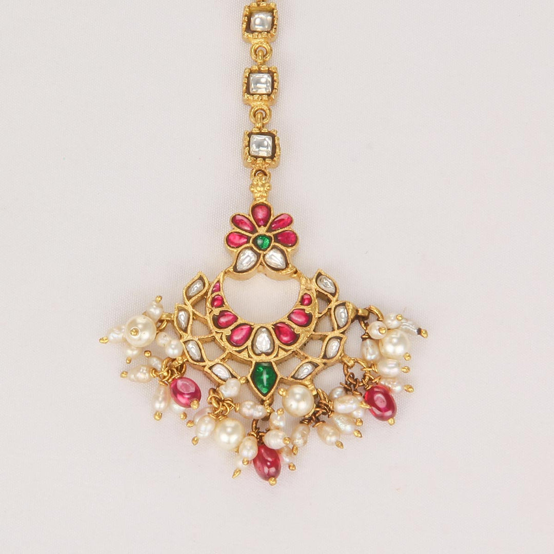 Jashikha Kundan Maangtikka