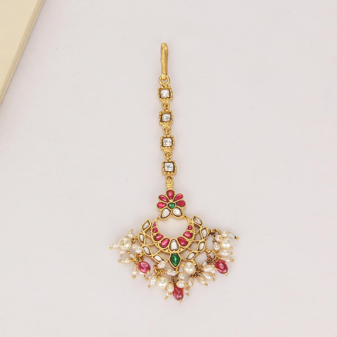 Jashikha Kundan Maangtikka